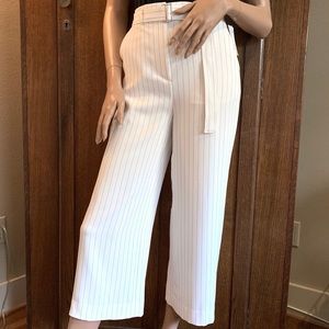 H&M white w/pinstripe cropped pant with belt